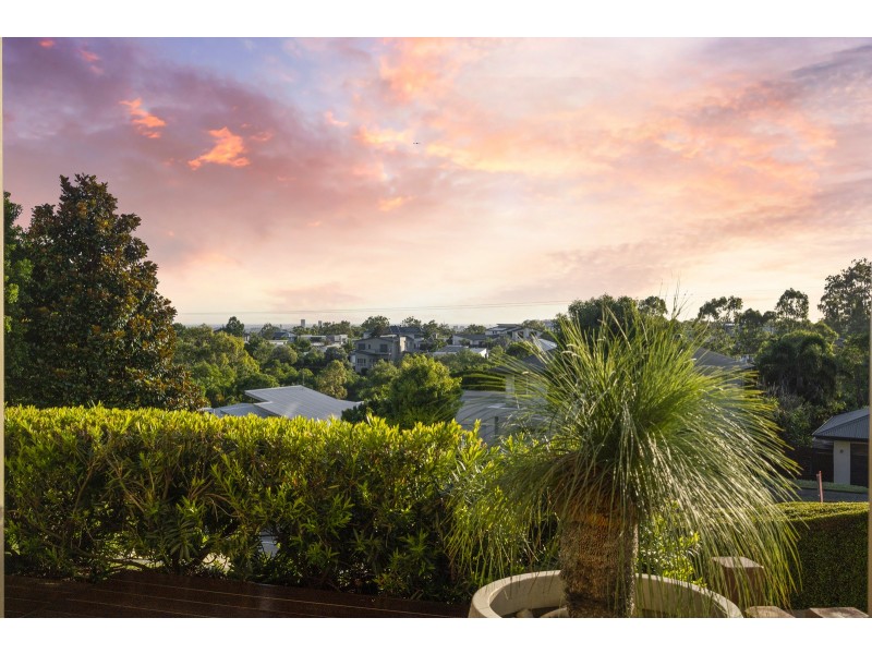 18 Skyburnett Street, Reedy Creek QLD 4227