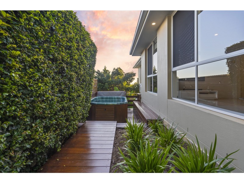18 Skyburnett Street, Reedy Creek QLD 4227