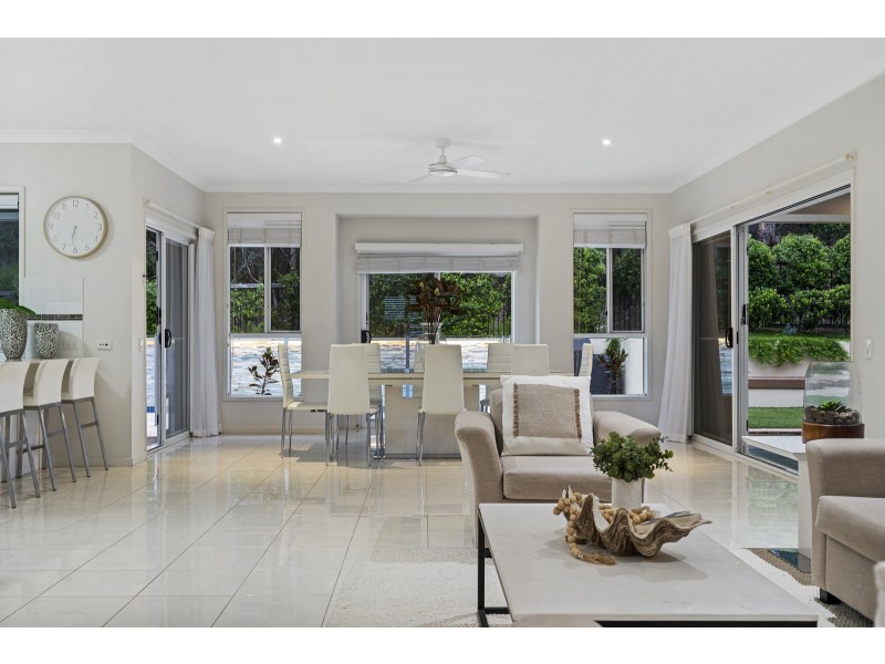 18 Skyburnett Street, Reedy Creek QLD 4227
