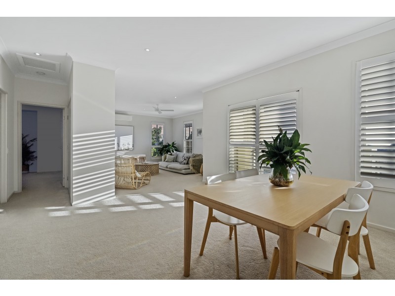 18 Skyburnett Street, Reedy Creek QLD 4227