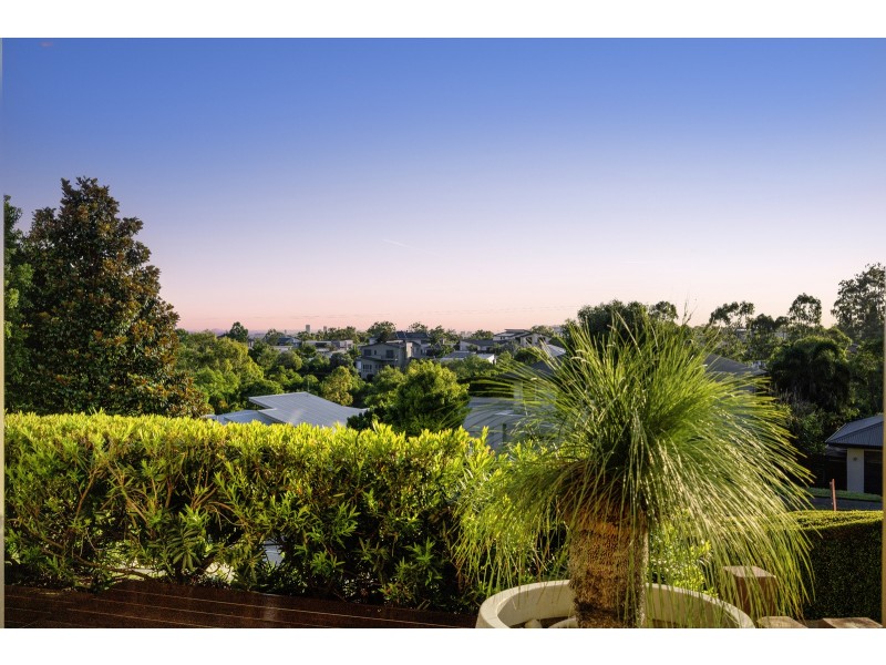 18 Skyburnett Street, Reedy Creek QLD 4227