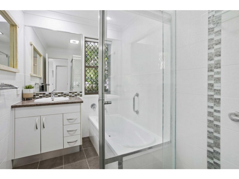 8A Marla Way, Carrara QLD 4211