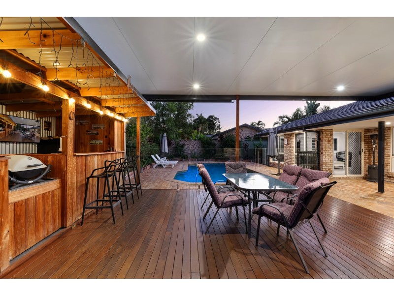 2 Vaucluse Place, Robina QLD 4226