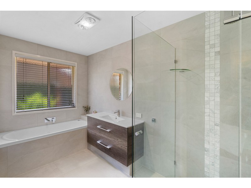 2 Vaucluse Place, Robina QLD 4226