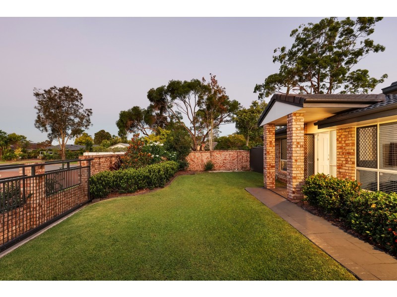 2 Vaucluse Place, Robina QLD 4226