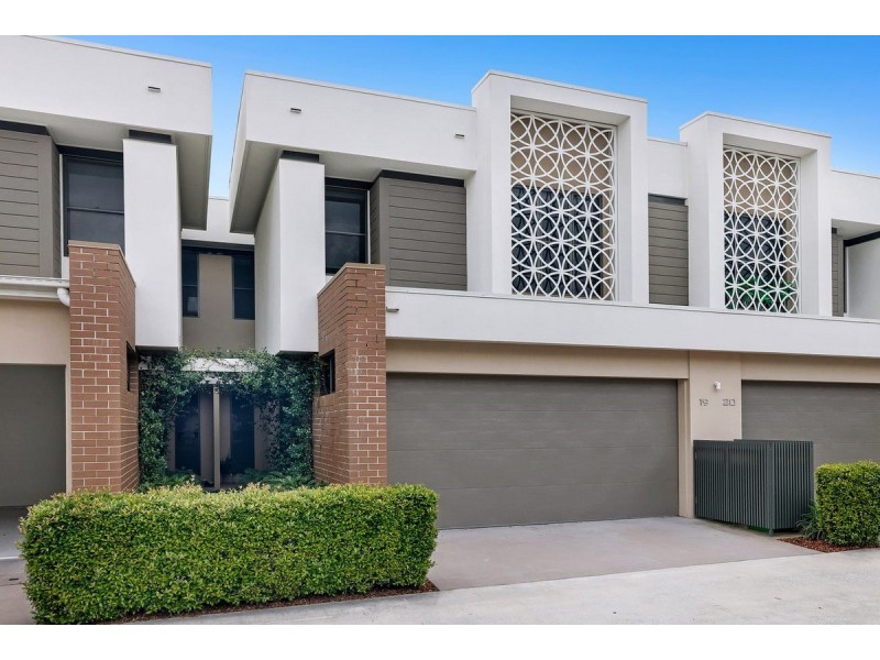 19/37 Sickle Avenue, Hope Island QLD 4212