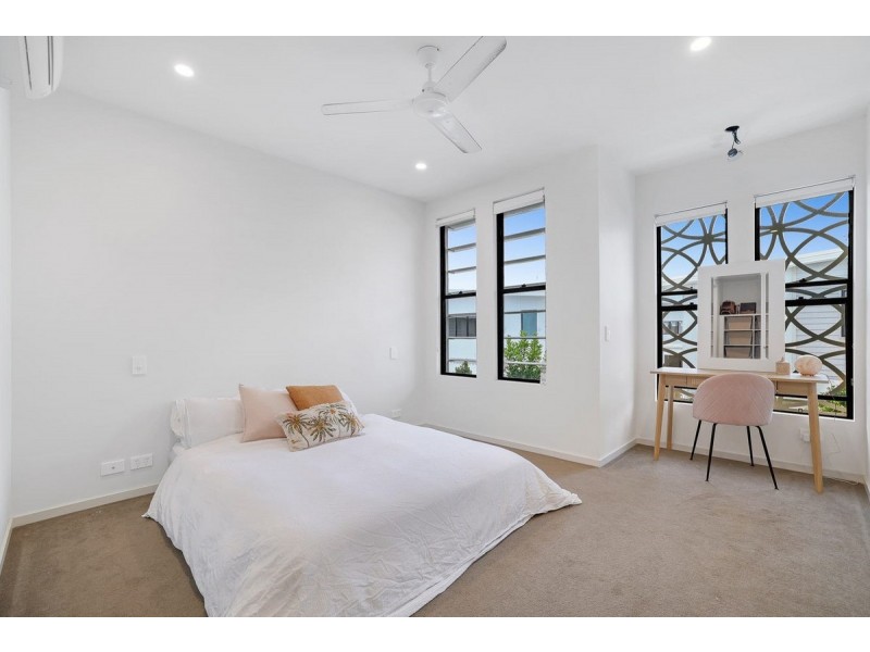 19/37 Sickle Avenue, Hope Island QLD 4212