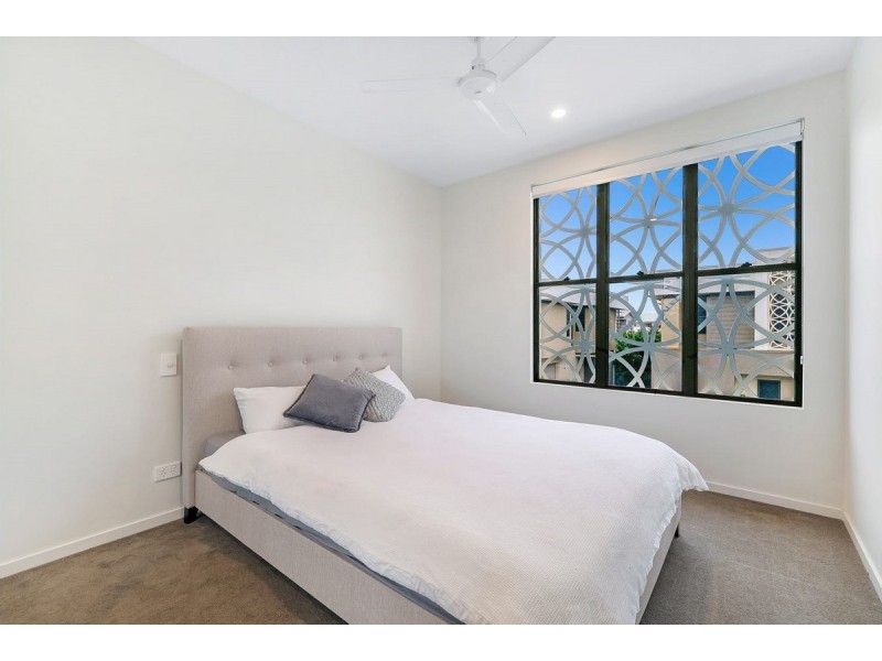 19/37 Sickle Avenue, Hope Island QLD 4212