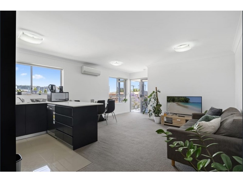 15/14-16 Proud Street, Labrador QLD 4215