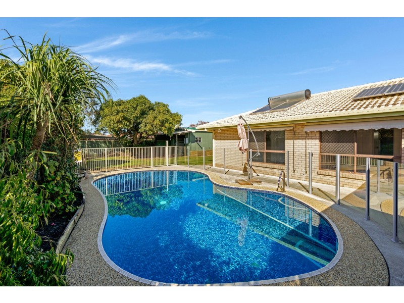8 Sequoia Close, Elanora QLD 4221