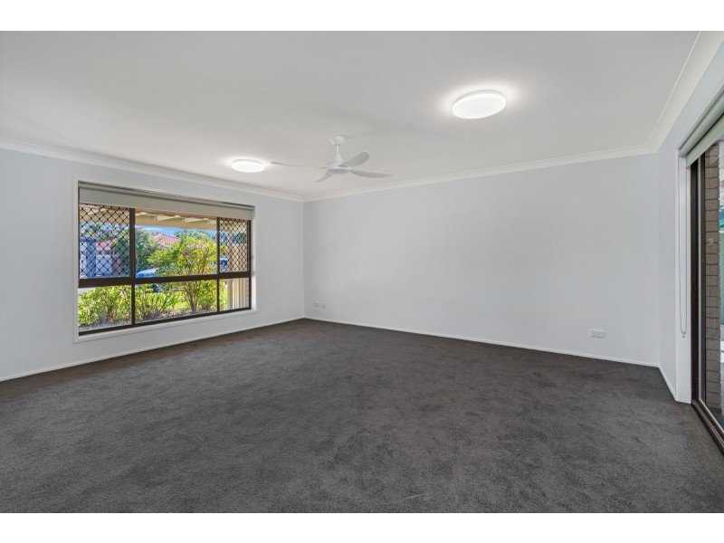 8 Sequoia Close, Elanora QLD 4221