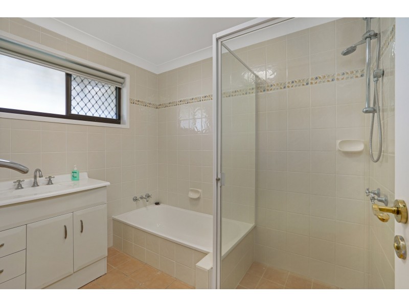 8 Sequoia Close, Elanora QLD 4221