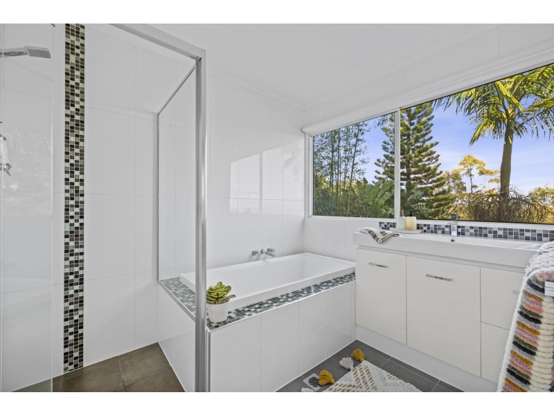 200 Chesterfield Drive, Bonogin QLD 4213