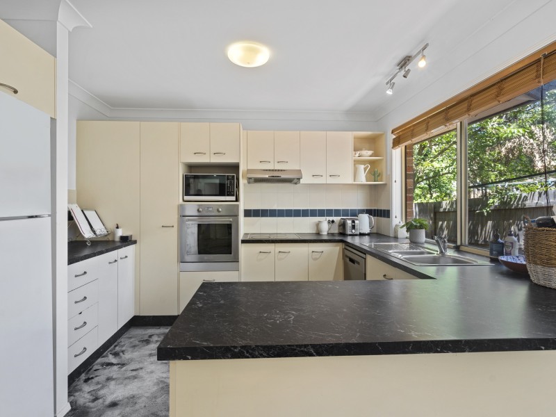 2/32 Government Road, Labrador QLD 4215