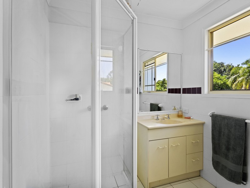 2/32 Government Road, Labrador QLD 4215