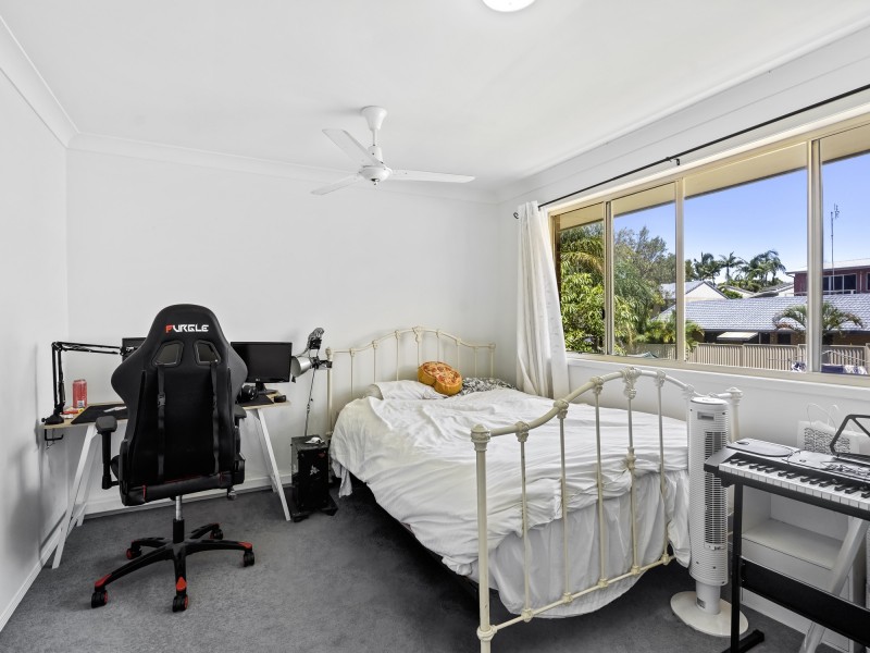 2/32 Government Road, Labrador QLD 4215