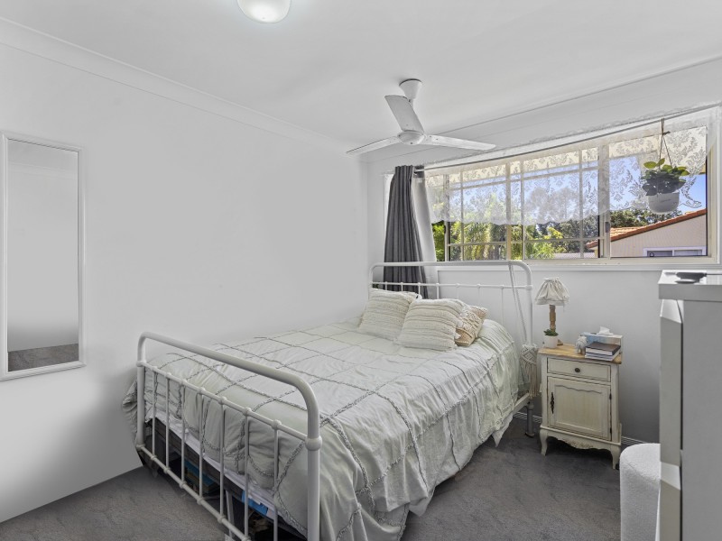 2/32 Government Road, Labrador QLD 4215