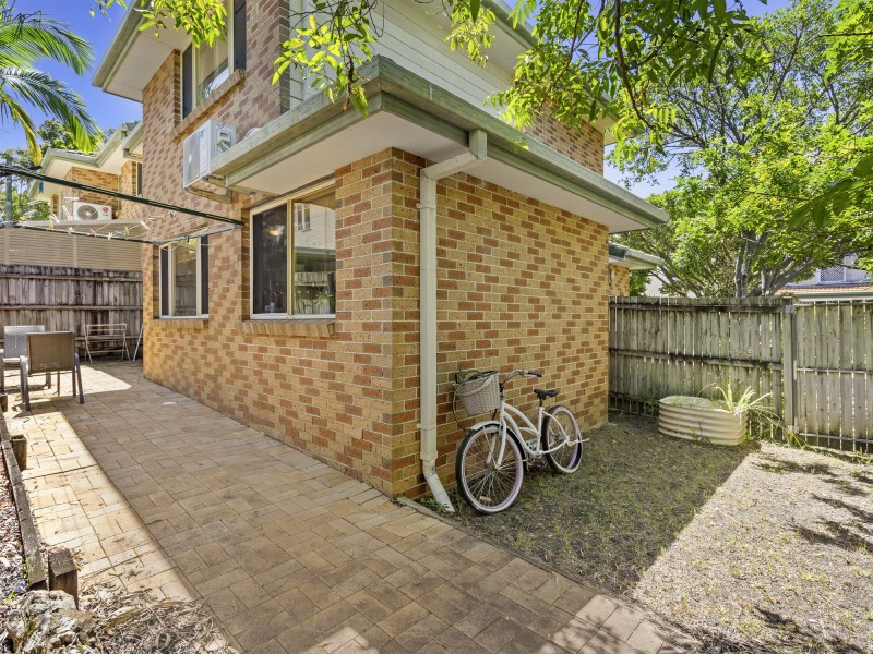 2/32 Government Road, Labrador QLD 4215