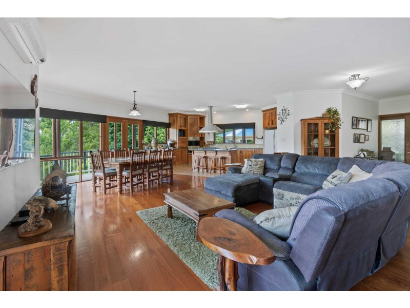 118 Clagiraba Road, Clagiraba QLD 4211