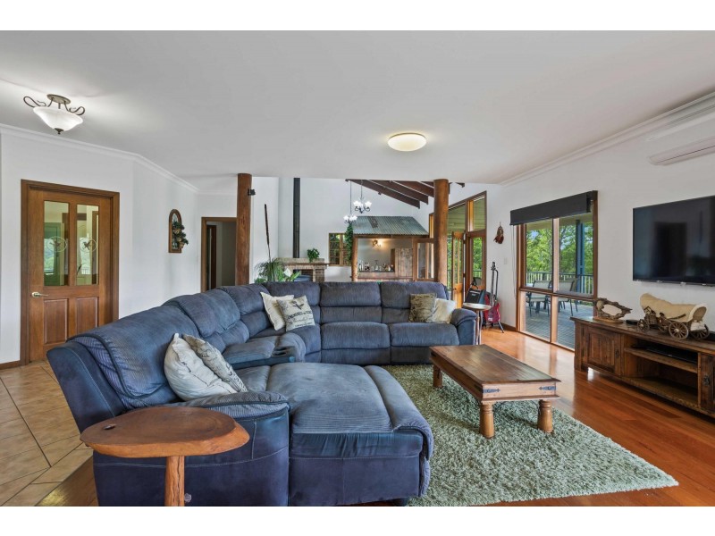 118 Clagiraba Road, Clagiraba QLD 4211