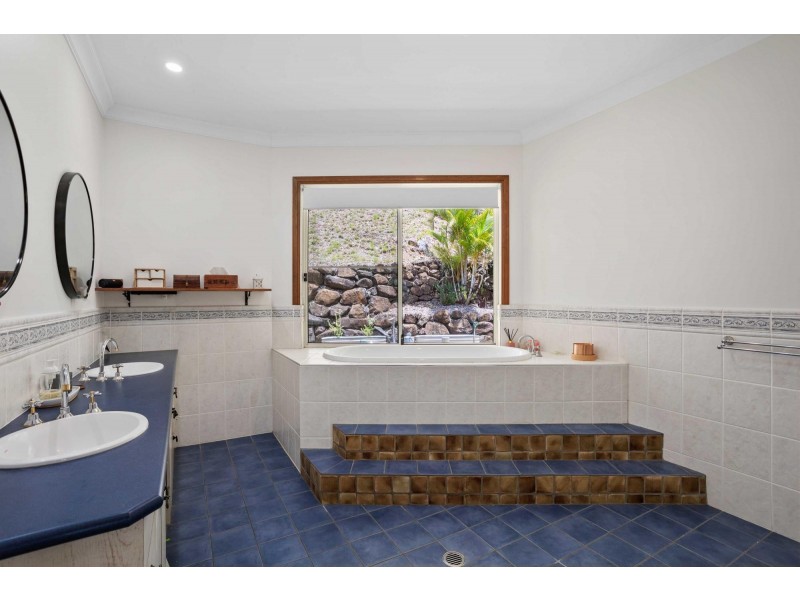 118 Clagiraba Road, Clagiraba QLD 4211