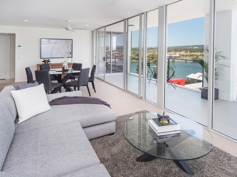 33 Lakefront Crescent, Varsity Lakes QLD 4227