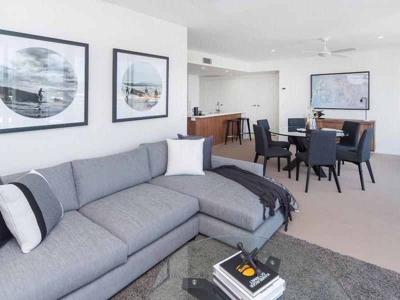 33 Lakefront Crescent, Varsity Lakes QLD 4227