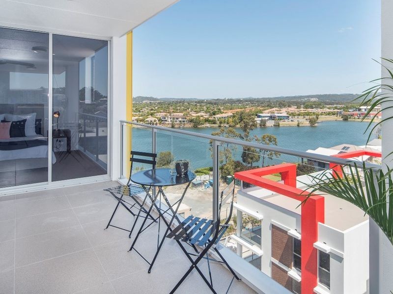 33 Lakefront Crescent, Varsity Lakes QLD 4227