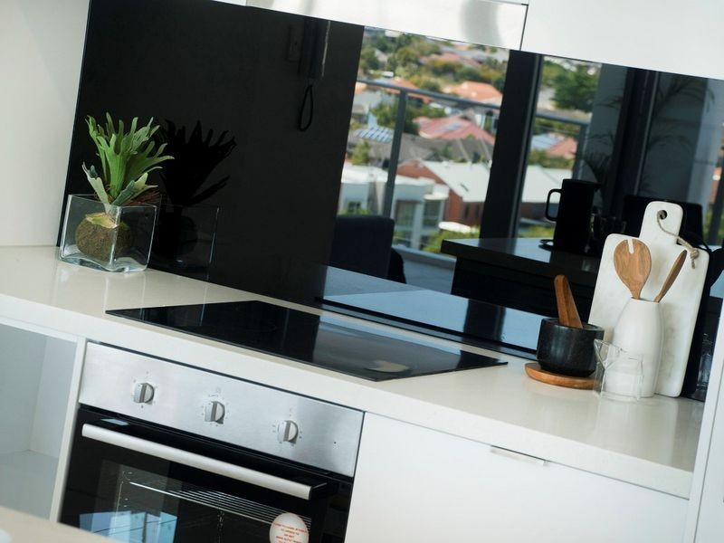 33 Lakefront Crescent, Varsity Lakes QLD 4227