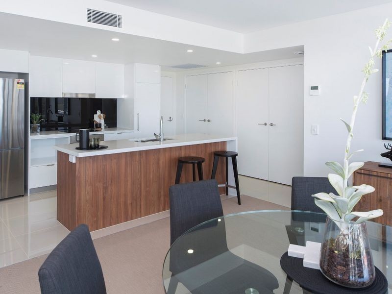 33 Lakefront Crescent, Varsity Lakes QLD 4227