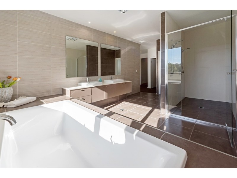 50 Lakelands Drive, Merrimac QLD 4226