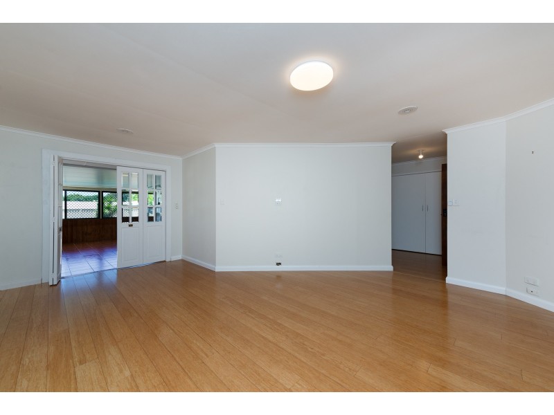 37 Open Drive, Arundel QLD 4214
