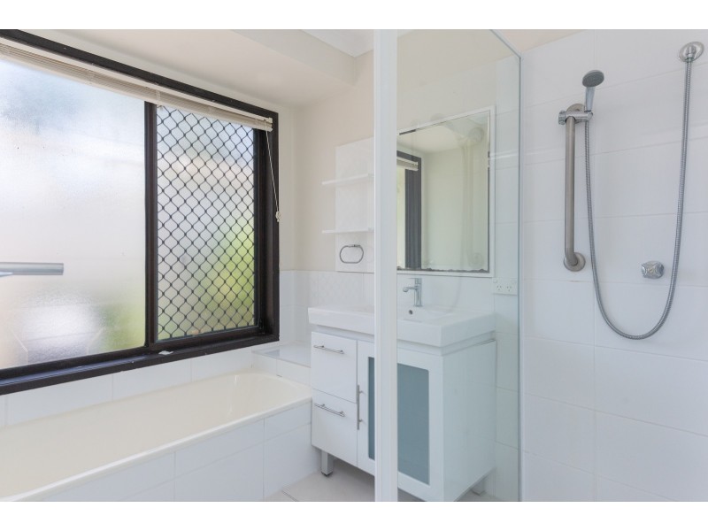 37 Open Drive, Arundel QLD 4214