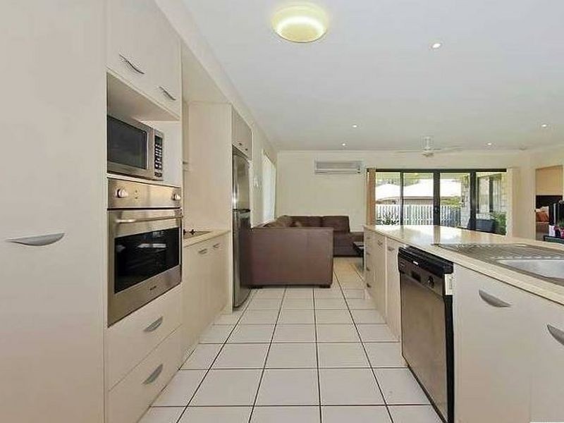 4 Schneid Street, Mudgeeraba QLD 4213