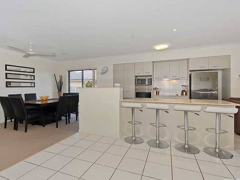 4 Schneid Street, Mudgeeraba QLD 4213