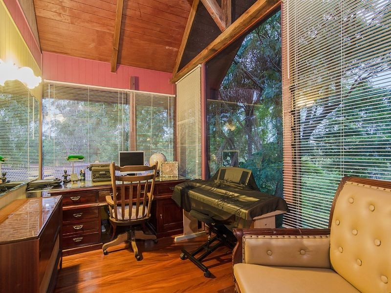 251 Chesterfield Drive, Bonogin QLD 4213