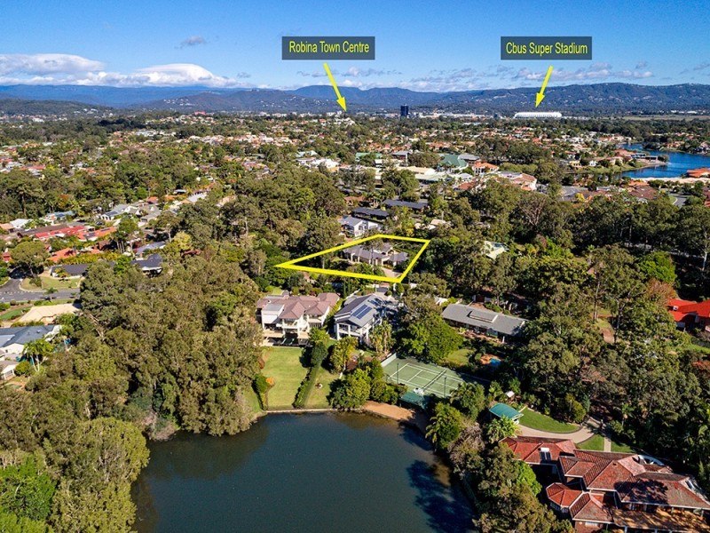 2 Pipers Point, Robina QLD 4226
