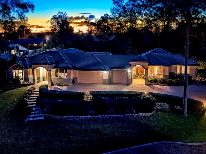 2 Pipers Point, Robina QLD 4226