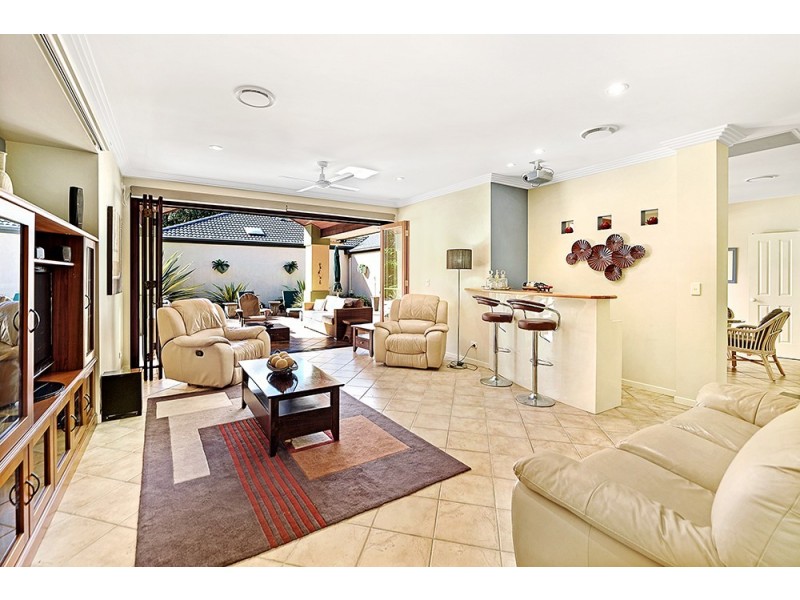 2 Pipers Point, Robina QLD 4226