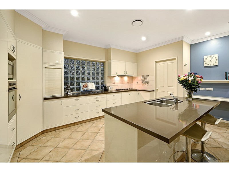 2 Pipers Point, Robina QLD 4226