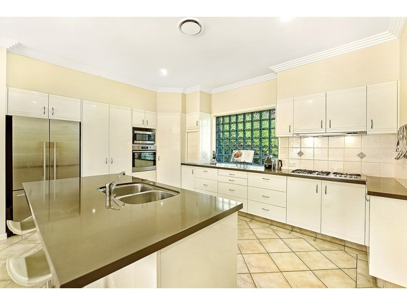 2 Pipers Point, Robina QLD 4226