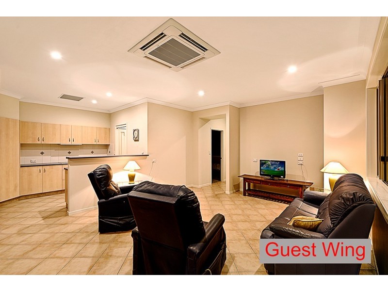 2 Pipers Point, Robina QLD 4226