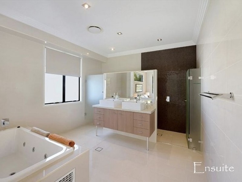 1/6009 The Boulevard, Benowa QLD 4217