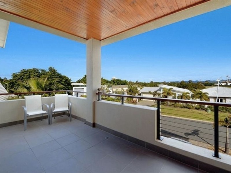 1/6009 The Boulevard, Benowa QLD 4217