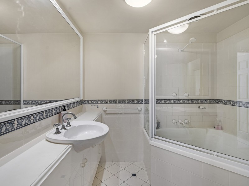 28/122-130 Old Burleigh Road, Broadbeach QLD 4218