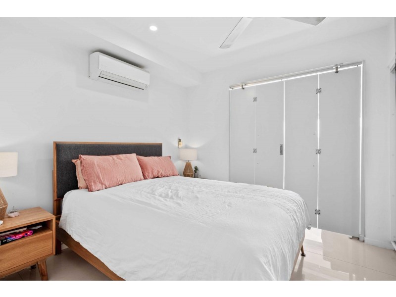 304/46-48 Peerless Avenue, Mermaid Beach QLD 4218
