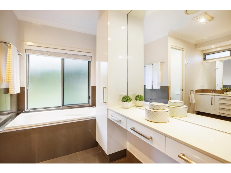 10 Carl Lentz Court, Worongary QLD 4213