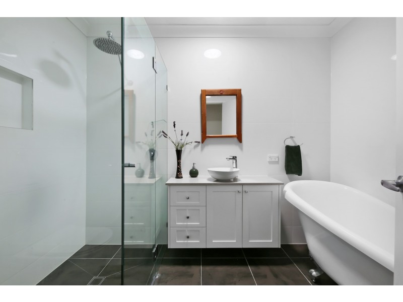 3 Keryn Close, Worongary QLD 4213