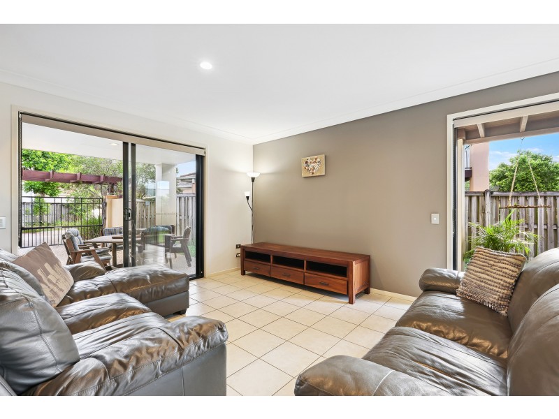 15/302 Christine Avenue, Varsity Lakes QLD 4227