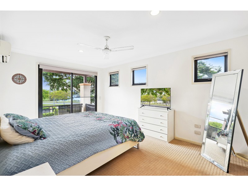 15/302 Christine Avenue, Varsity Lakes QLD 4227